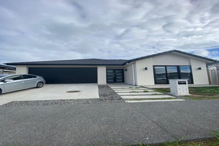 Photo of property in 8 Black Beech Crescent, Takanini, 2110