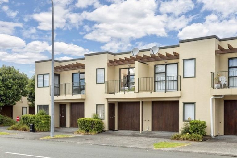 Photo of property in 3/17 Harbour View Road, Te Atatu Peninsula, Auckland, 0610