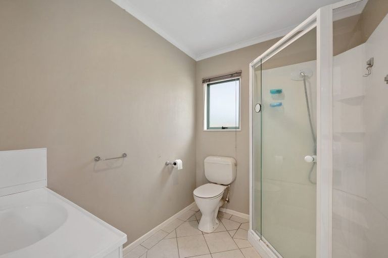 Photo of property in 24 Calypso Way, Unsworth Heights, Auckland, 0632