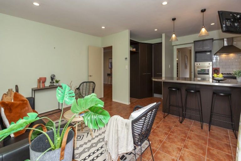 Photo of property in 2 Pukatea Close, Raumati Beach, Paraparaumu, 5032