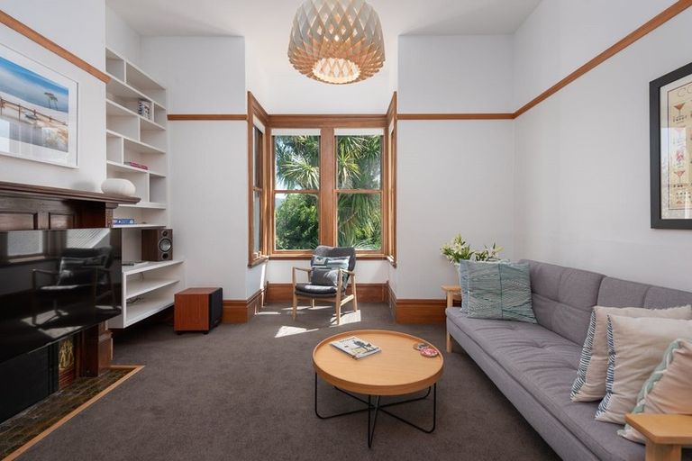 Photo of property in 82 Creswick Terrace, Northland, Wellington, 6012