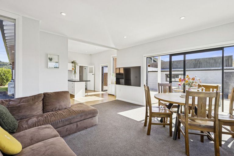 Photo of property in 243 Macandrew Road, Forbury, Dunedin, 9012