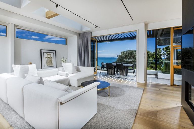 Photo of property in 21 Whitby Crescent, Mairangi Bay, Auckland, 0630