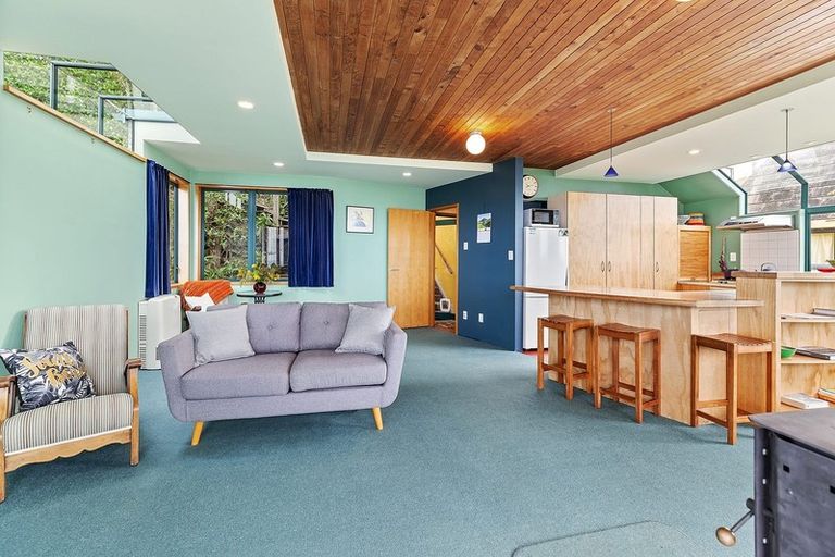 Photo of property in 166 The Esplanade, Houghton Bay, Wellington, 6023
