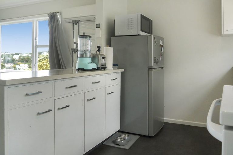 Photo of property in 34 Stewart Drive, Newlands, Wellington, 6037