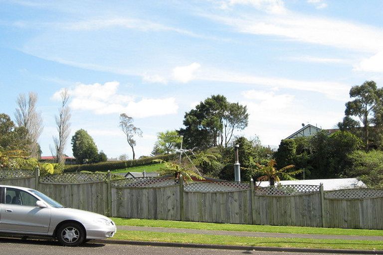 Photo of property in 73 Heta Road, Highlands Park, New Plymouth, 4312