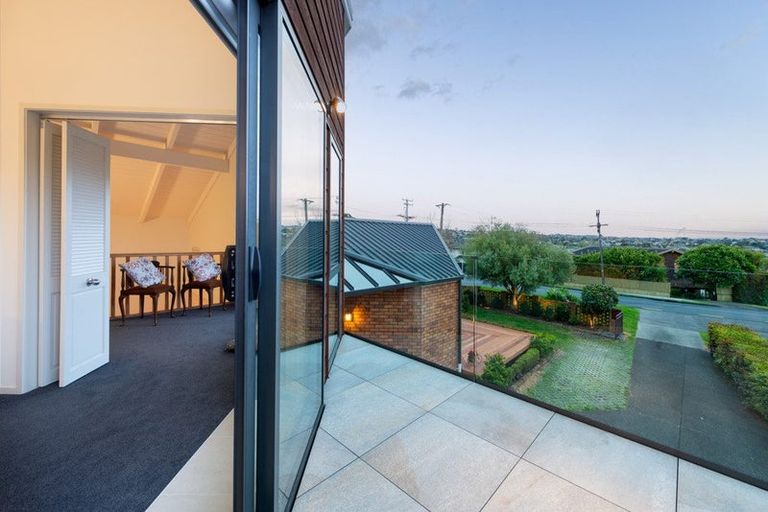 Photo of property in 10 Kowhai Road, Campbells Bay, Auckland, 0630