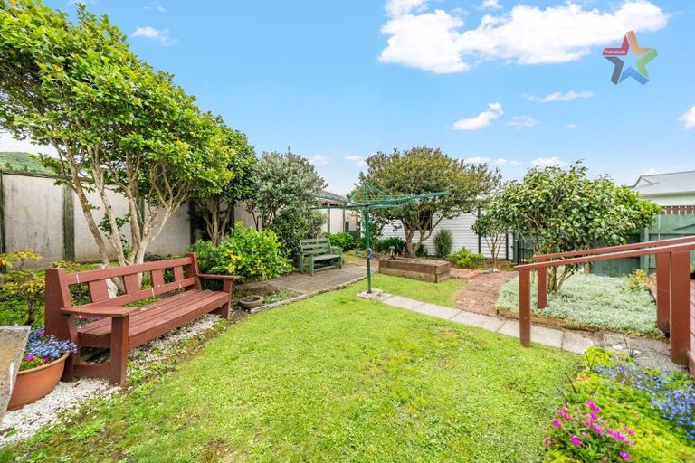 Photo of property in 325 Wellington Road, Wainuiomata, Lower Hutt, 5014