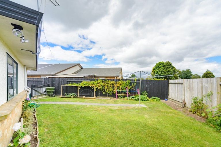 Photo of property in 27 Strachan Way, Highbury, Palmerston North, 4412