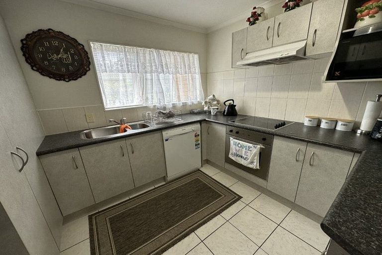 Photo of property in 1 Fleetwood Drive, Henderson, Auckland, 0612