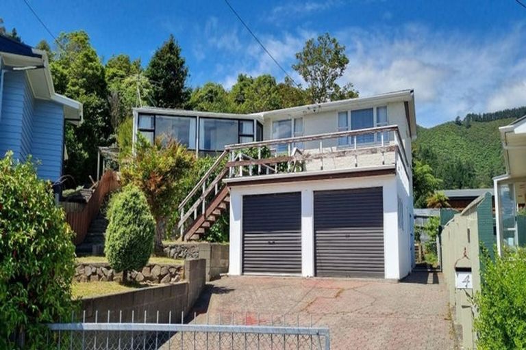 Photo of property in 4 Bella Grove, Naenae, Lower Hutt, 5011