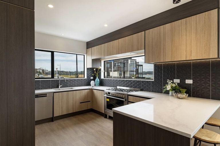 Photo of property in 17 Ocean Breeze Avenue, Hobsonville, Auckland, 0616