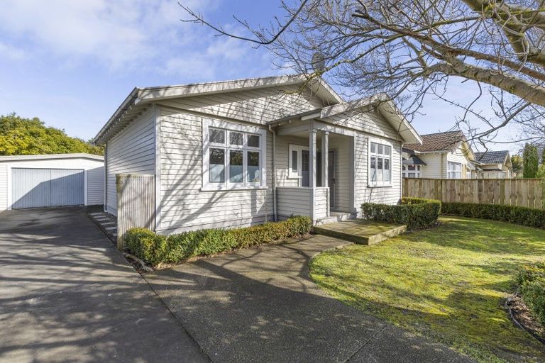 Photo of property in 22 Kingswood Street, Takaro, Palmerston North, 4412
