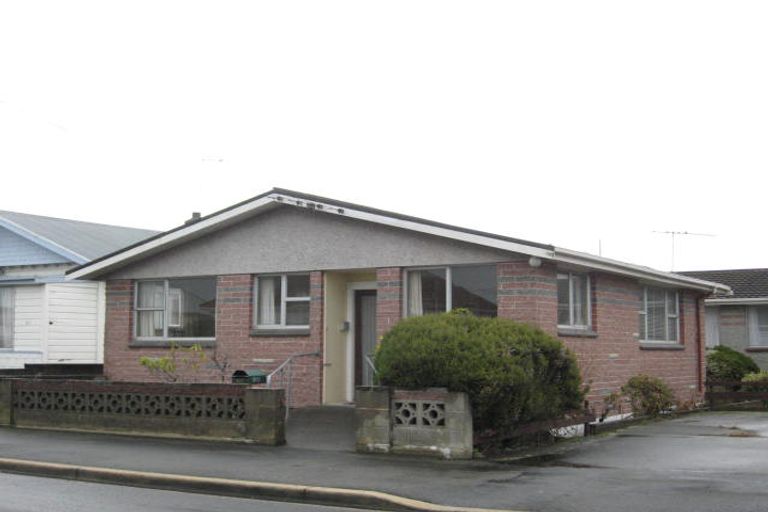 Photo of property in 2/138 Macandrew Road, South Dunedin, Dunedin, 9012