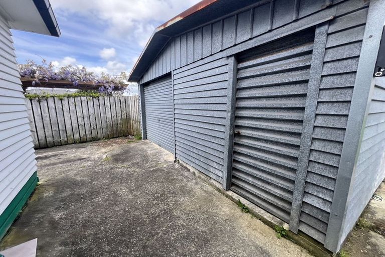 Photo of property in 72 Kelman Road, Kelston, Auckland, 0602
