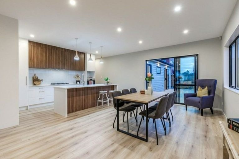 Photo of property in 15 Ropere Street, Kumeu, 0810