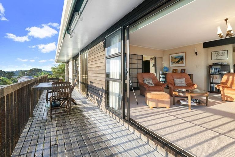 Photo of property in 32 Telstar Place, Beach Haven, Auckland, 0626