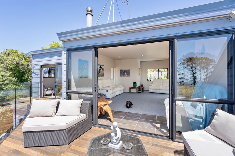 Photo of property in 15 Park Rise, Campbells Bay, Auckland, 0630