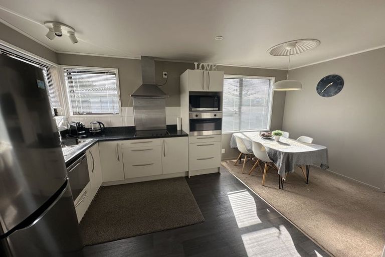 Photo of property in 10 Granville Drive, Massey, Auckland, 0614