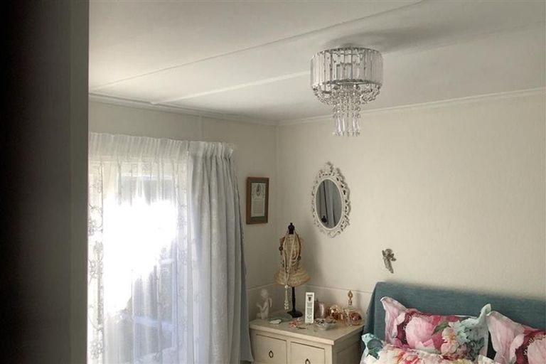 Photo of property in 8 Omokoroa Road, Omokoroa, 3114