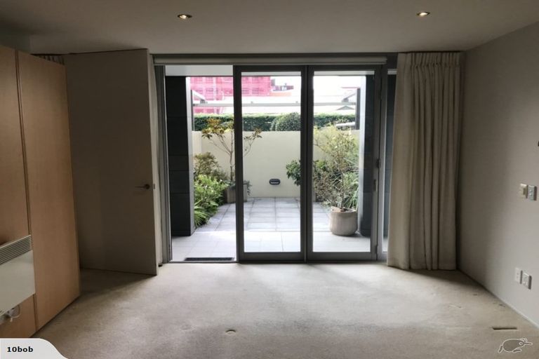 Photo of property in Sanctum Apartment, 10 Ebor Street, Te Aro, Wellington, 6011