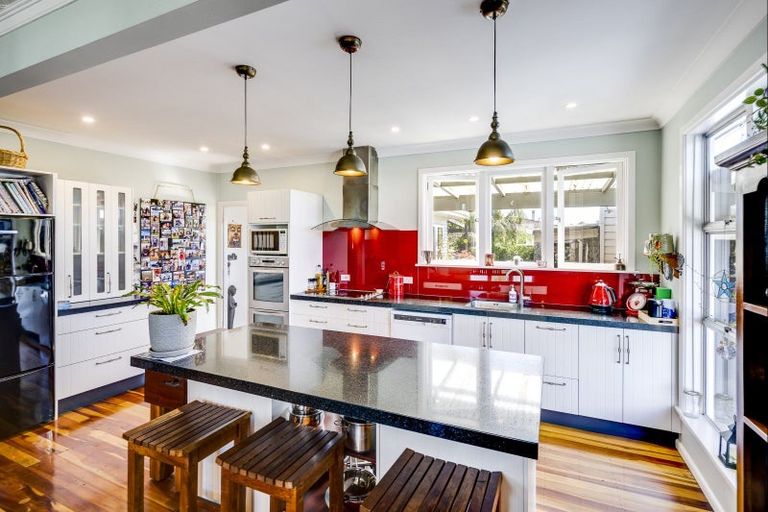 Photo of property in 212 Terrace Road, Parkvale, Hastings, 4122