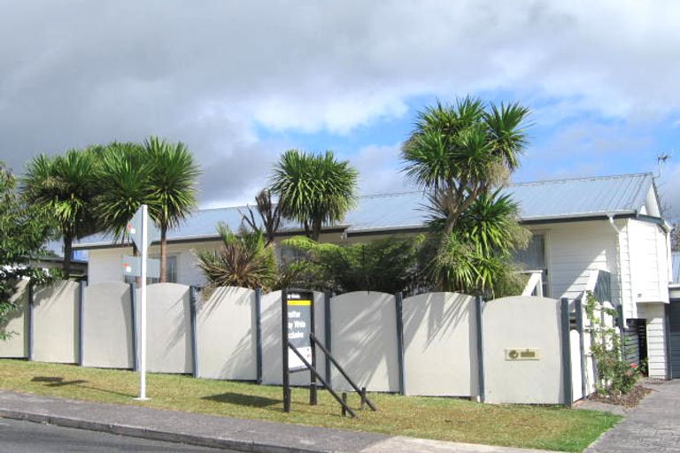 Photo of property in 2 Glendene Avenue, Glendene, Auckland, 0602