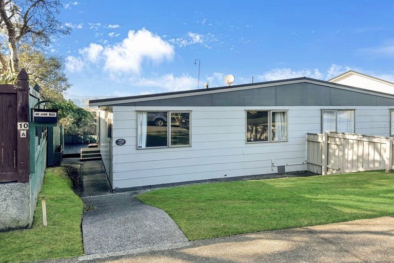 Photo of property in 10a Camellia Terrace, Maungaraki, Lower Hutt, 5010