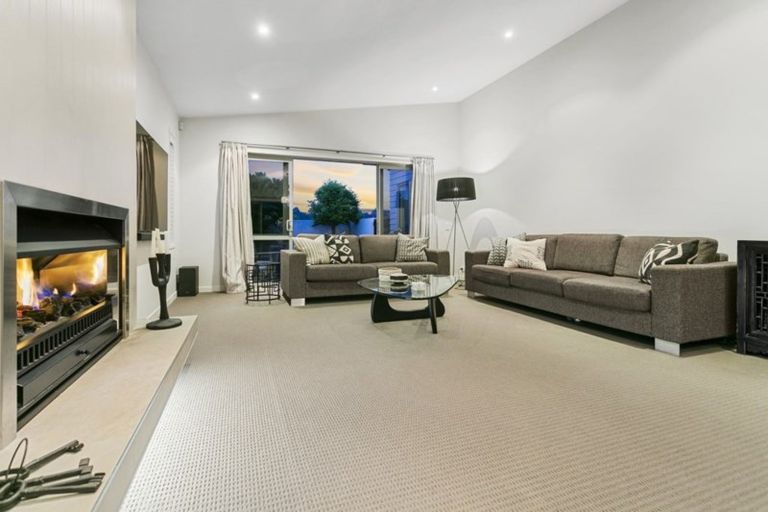 Photo of property in 9 Huntington Park Drive, Greenhithe, Auckland, 0632