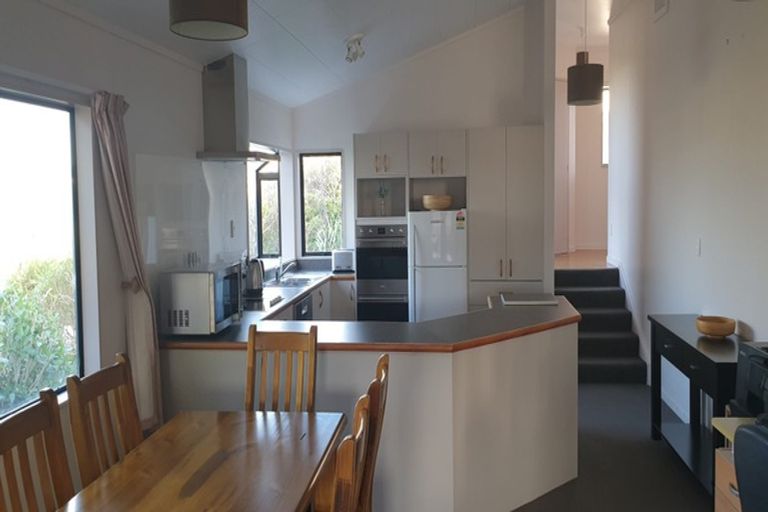 Photo of property in 18 Jasmine Grove, Maungaraki, Lower Hutt, 5010