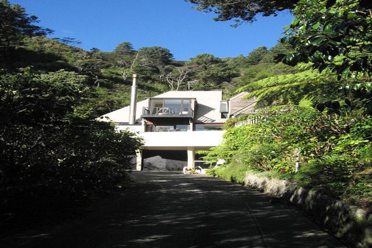 Photo of property in 18 Marama Terrace, Eastbourne, Lower Hutt, 5013