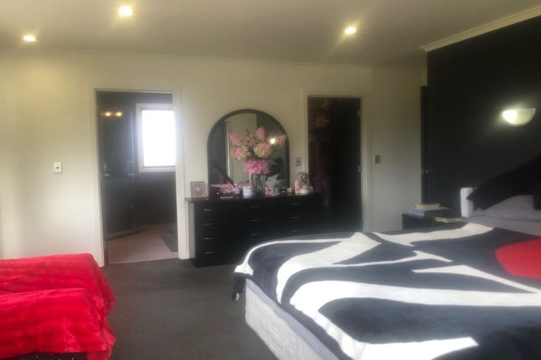 Photo of property in 111 Roberta Crescent, Orewa, 0931