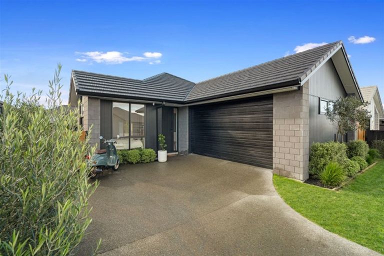 Photo of property in 8 Kaiora Drive, Papamoa Beach, Papamoa, 3118