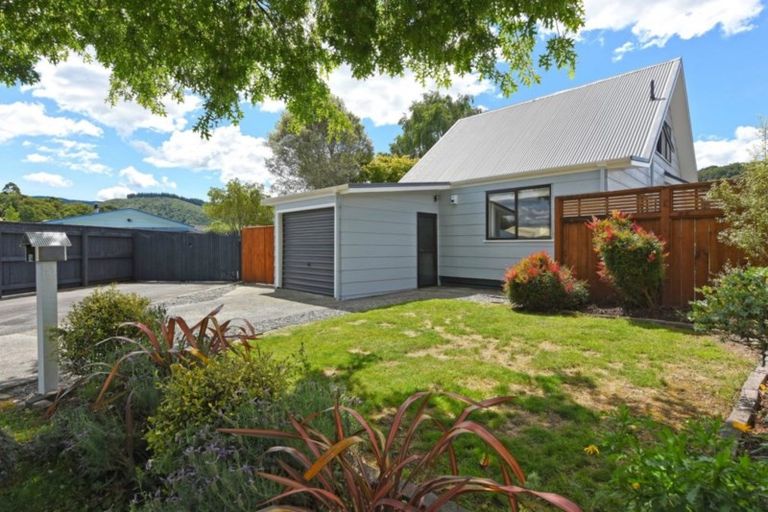 Photo of property in 14 Donegal Grove, Birchville, Upper Hutt, 5018
