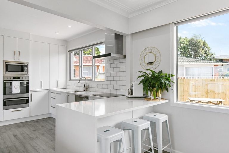 Photo of property in 2 Glenmore Road, Sunnyhills, Auckland, 2010