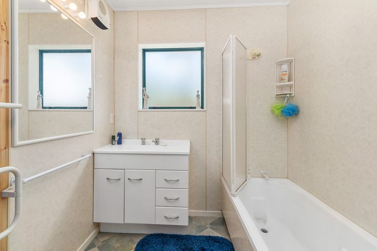 Photo of property in 59 Robinson Avenue, Holdens Bay, Rotorua, 3010