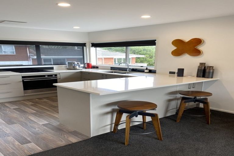 Photo of property in 2/97 Moore Street, Hillcrest, Auckland, 0627