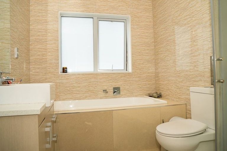 Photo of property in 130 Keri Vista Rise, Papakura, 2110