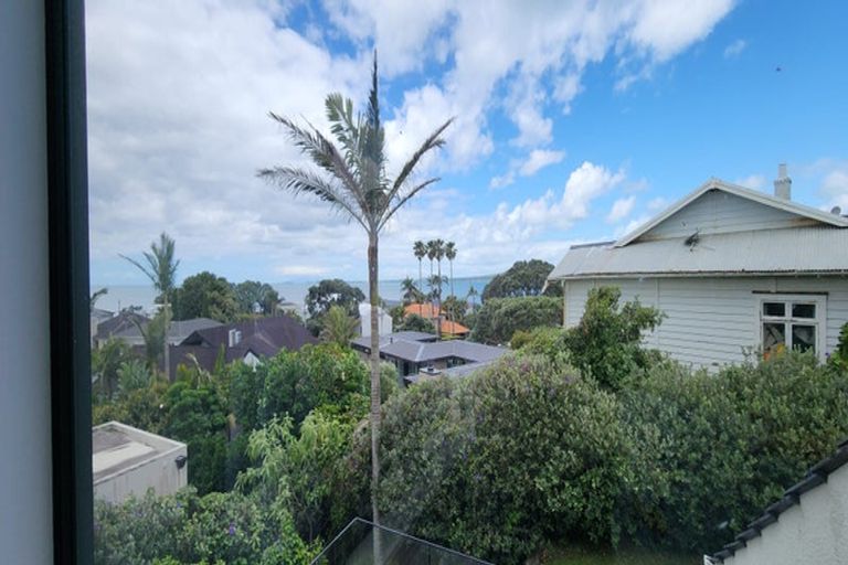 Photo of property in 5 Tiri Road, Takapuna, Auckland, 0620