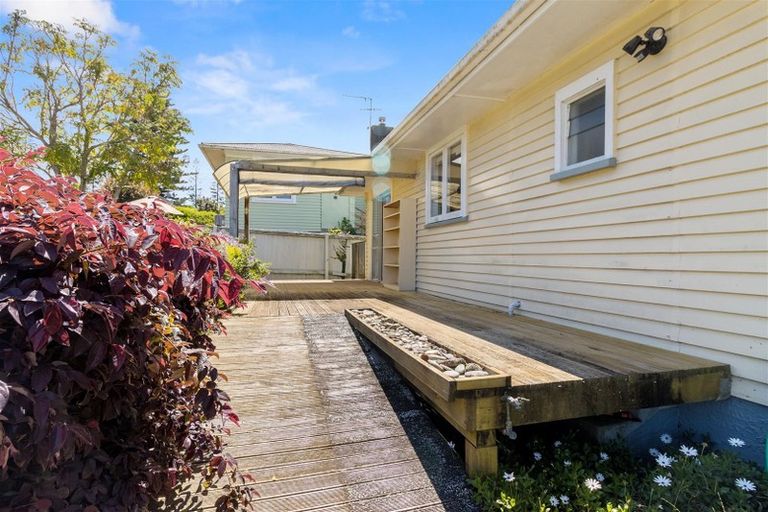 Photo of property in 11 Sarona Avenue, Glen Eden, Auckland, 0602