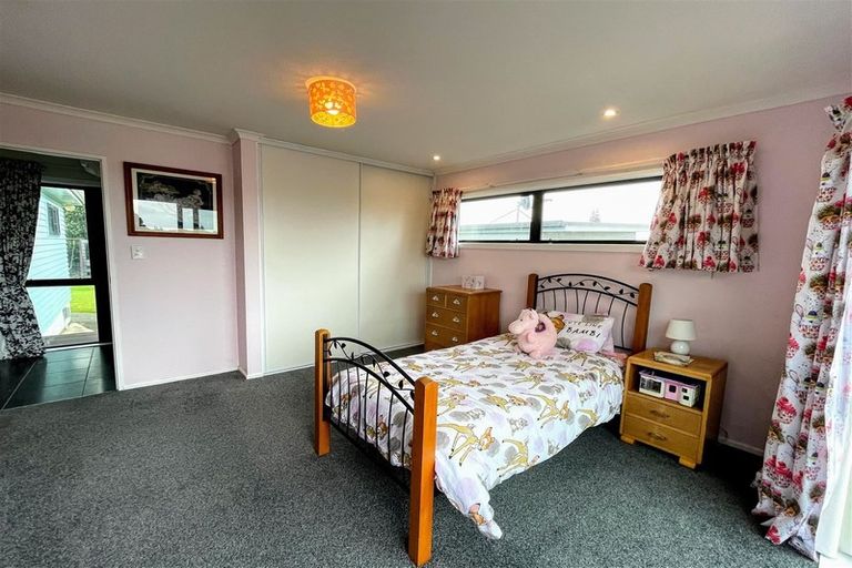 Photo of property in 15 Arthur Street, Paraparaumu Beach, Paraparaumu, 5032
