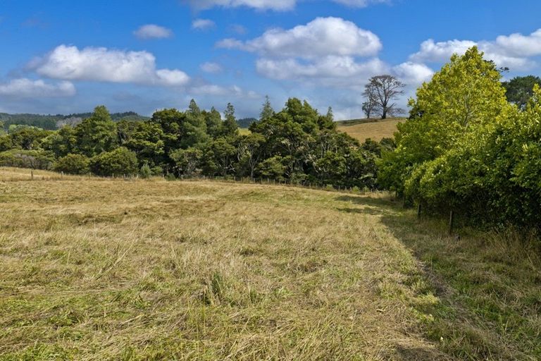 Photo of property in 429 Waitoki Road, Waitoki, Silverdale, 0994