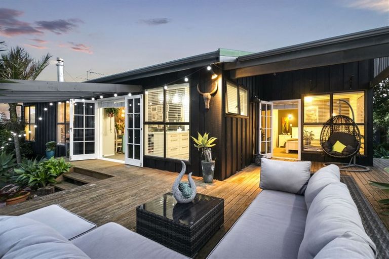 Photo of property in 2/13 Belmont Terrace, Milford, Auckland, 0620