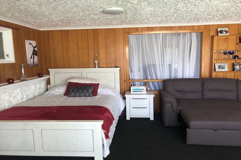 Photo of property in 113 Akaroa Drive, Maupuia, Wellington, 6022