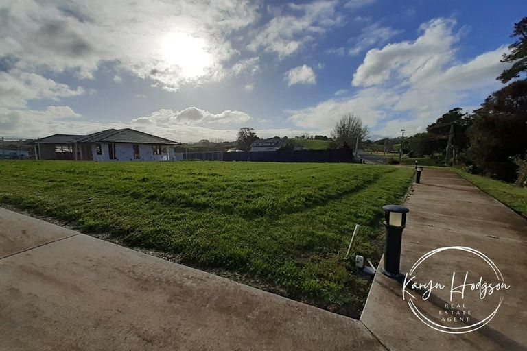 Photo of property in 11 Manaaki Circle, Paparoa, 0571