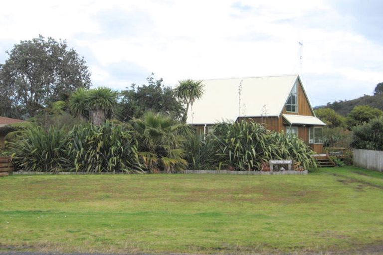 Photo of property in 135 Ocean Beach Road, Tairua, 3508