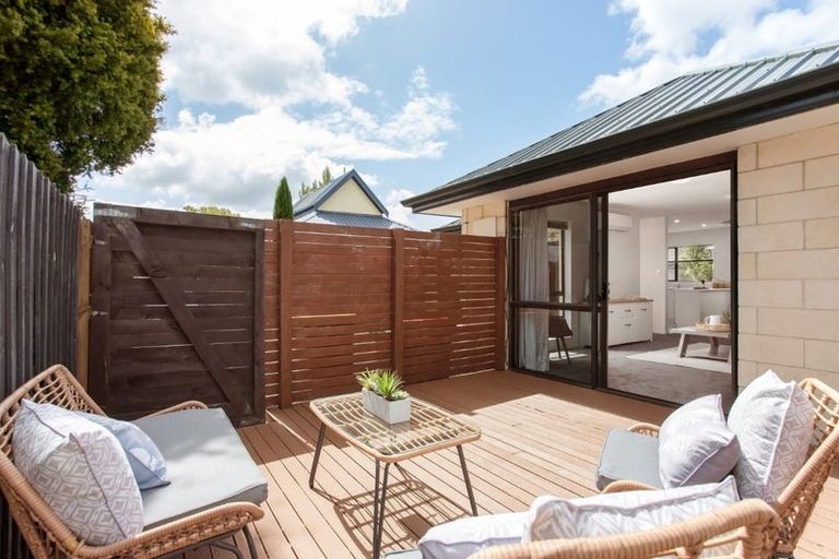 Photo of property in 2/30 Lees Road, Strowan, Christchurch, 8052