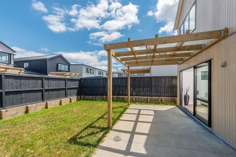 Photo of property in 12 Sacred Kingfisher Road, Hobsonville, Auckland, 0618