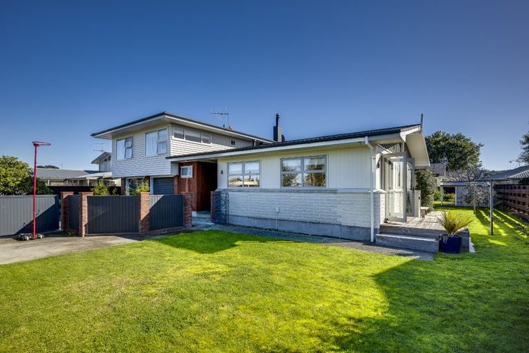 Photo of property in 9 Upham Crescent, Taradale, Napier, 4112