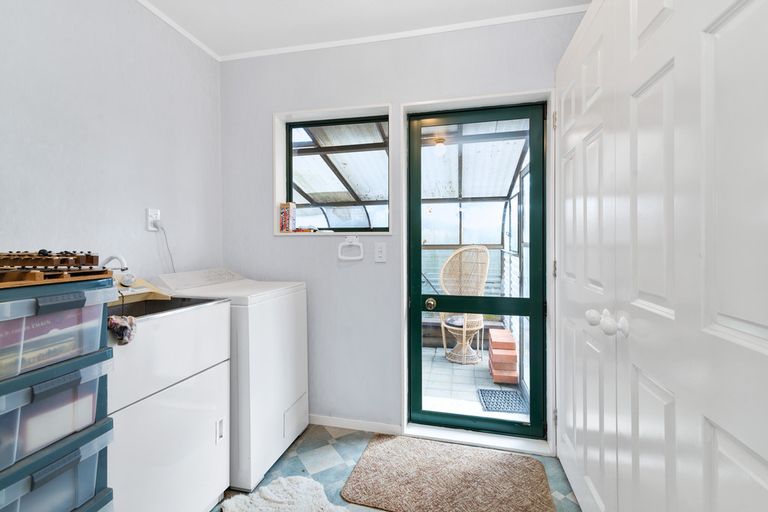 Photo of property in 59 Robinson Avenue, Holdens Bay, Rotorua, 3010